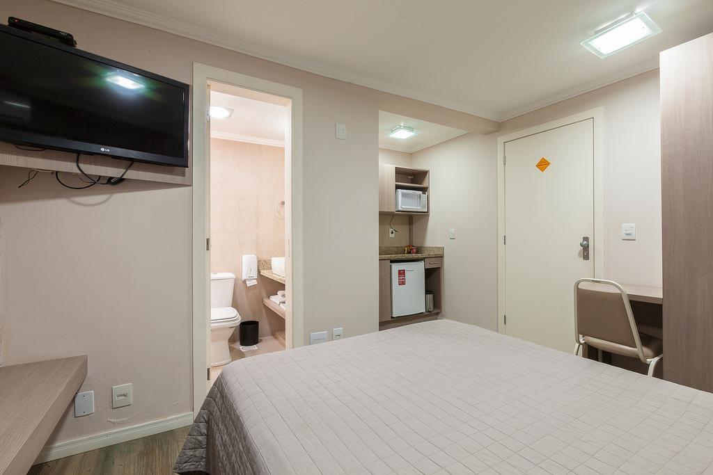 Hotel Goncalves- Proximo A Santa Casa De Porto Alegre Kültér fotó