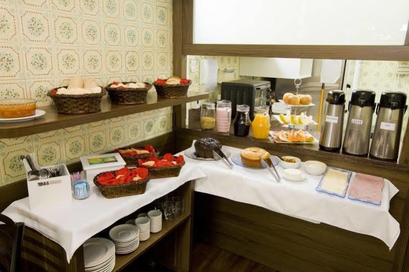 Hotel Goncalves- Proximo A Santa Casa De Porto Alegre Kültér fotó