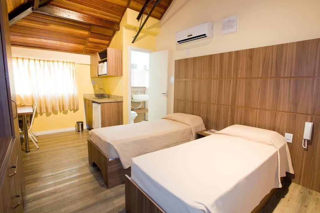 Hotel Goncalves- Proximo A Santa Casa De Porto Alegre Kültér fotó