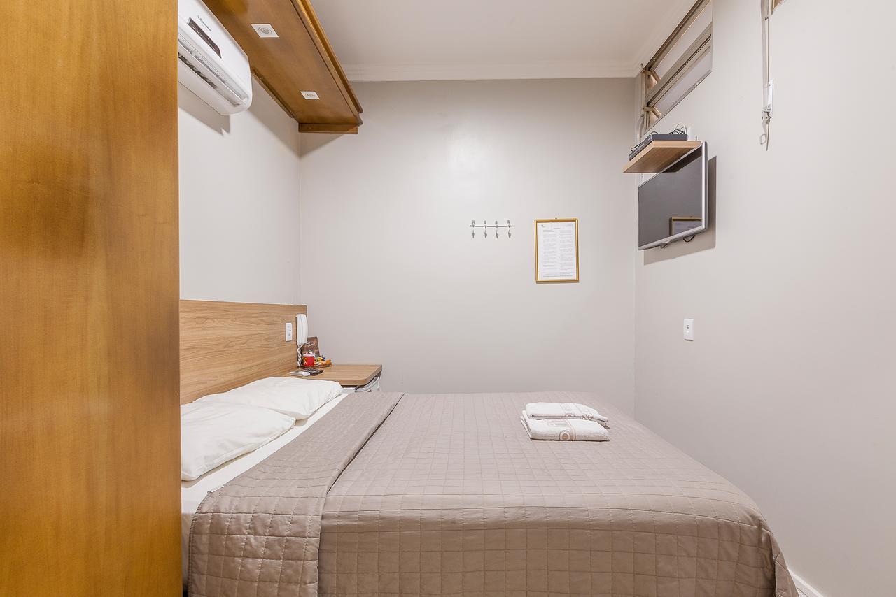 Hotel Goncalves- Proximo A Santa Casa De Porto Alegre Kültér fotó