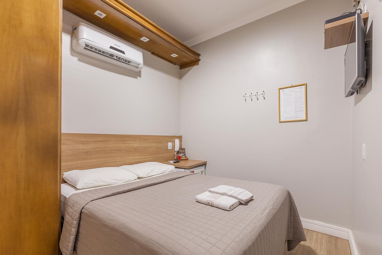 Hotel Goncalves- Proximo A Santa Casa De Porto Alegre Kültér fotó
